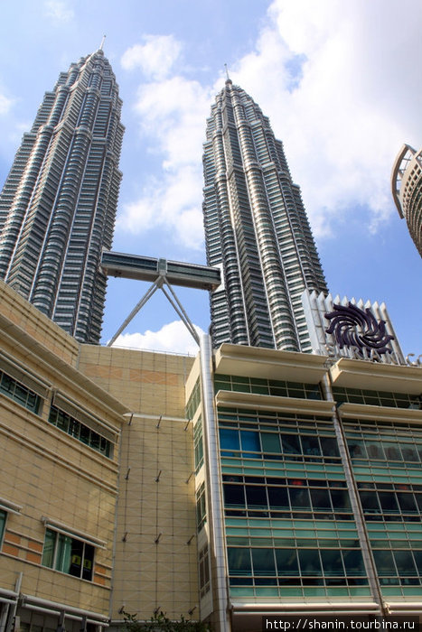 Башни-близнецы нефтяной компании Петронас Куала-Лумпур, Малайзия