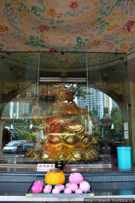 Будда за стеклом Куала-Лумпур, Малайзия