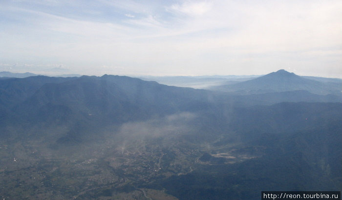 В небе над Суматрой Суматра, Индонезия