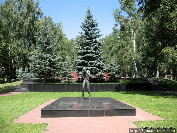 Мемориал в городском парке. Дзержинский, Россия