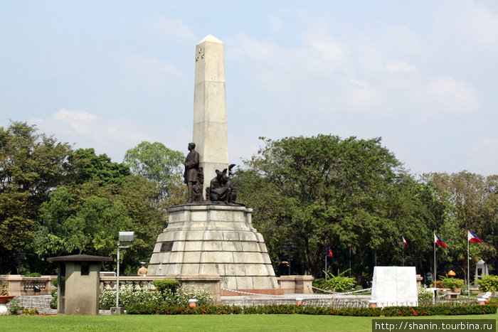 Памятник Хосе Рисалю — национальному герою борьбы за независимость Филиппин. Манила, Филиппины