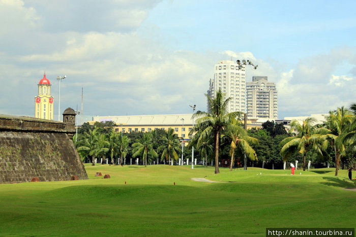 Поле для гольфа у стен Интрамуроса. Манила, Филиппины
