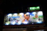Тайский король- очень уважаемый человек, его портреты можно увидеть в разных уголках Тая