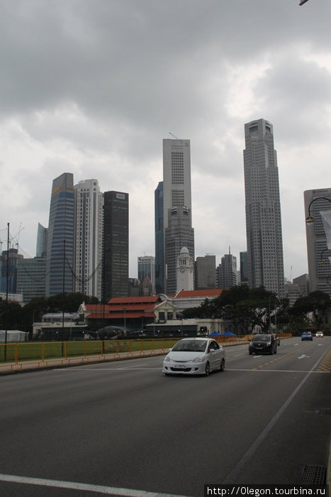 Выезжая из района небоскрёбов Сингапур (город-государство)