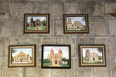 Пейзажи с изображением церквей на стене музея