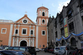 Собор Святого Франциска (слева) и музей (справа)