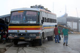 Автобус идет из Банауэ в Бонток
