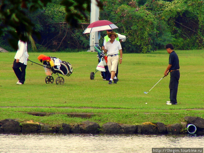 Поле для гольфа в самом центре Манилы Манила, Филиппины