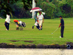 Поле для гольфа в самом центре Манилы