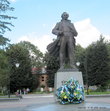 Недалеко от городской ратуши находится памятник руководителю РУХа, бывшему кандидату в Президенты Украины, погибшему в автокатастрофе Вячеславу Черновилу.