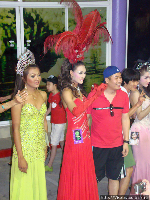 Шоу-кабаре трансвеститов «SIMON» Патонг, Таиланд