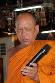 Главный монах имеет рассудительный взгляд на жизнь