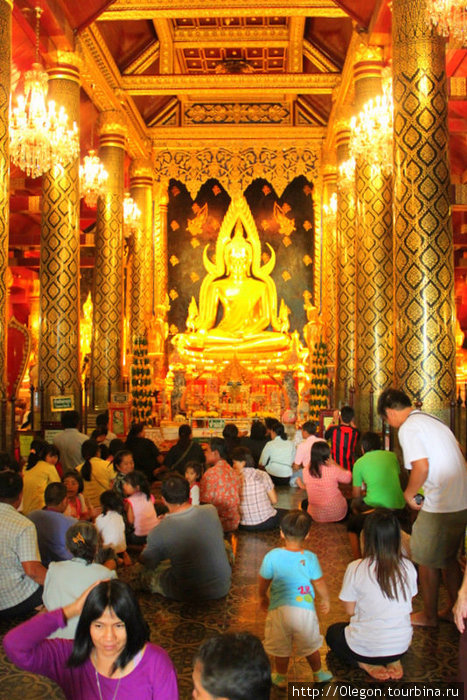 Храм золотого будды в Пицанулоке Таиланд