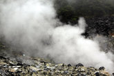 Горячий источник в кратере Каван Домас