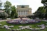Александринский театр и Катькин сад весной