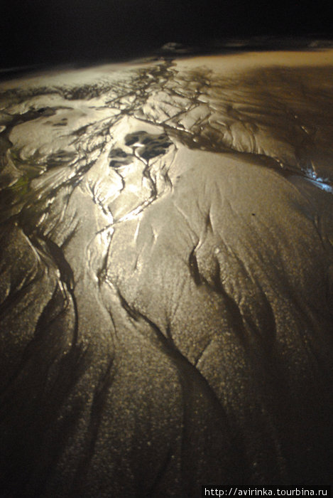 Рисунки на песке во время отлива