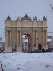 Бранденбургские ворота. В 1770 году старые ворота на этом месте были снесены и заменены монументальным сооружением, напоминавшим о победе. Образцом послужила триумфальная арка Константина в Риме.