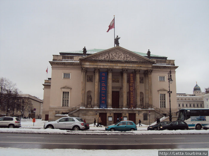 Немецкая государственная опера (восстановлена в 1951-55 гг. по чертежам 1741-43 гг.). Берлин, Германия