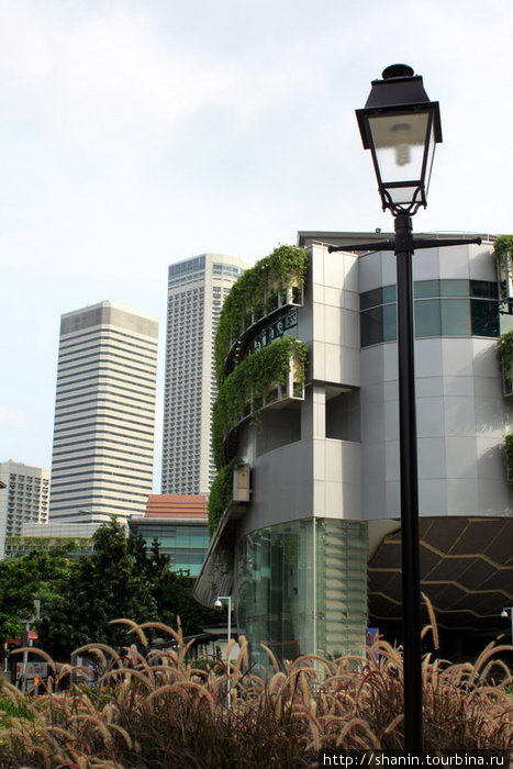 Фонарь и дома Сингапур (город-государство)