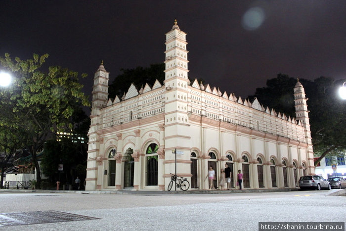 Мечеть новогодней ночью Сингапур (город-государство)