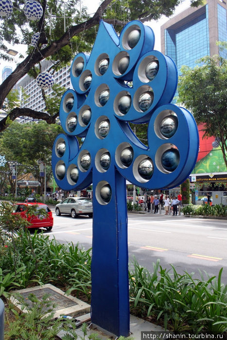 Железная синяя елка Сингапур (город-государство)