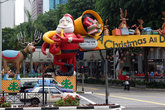 Санта-Клаус с оленем рекламируют Хитачи