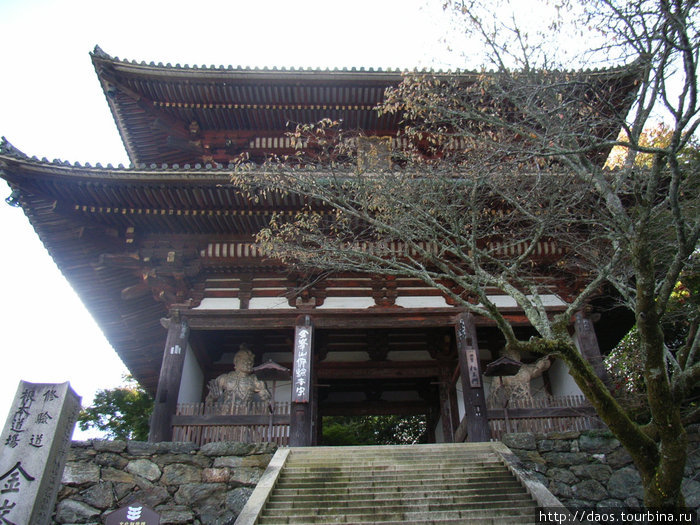 Храм Кимпусэн — центр религии сюгэндо Префектура Нара, Япония