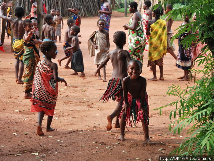 дети нас проважали радостными криками Округ Хохо, Свазиленд