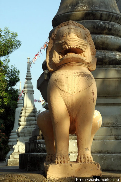 Лев Пномпень, Камбоджа