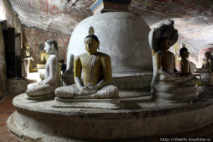 Ступа и Будды Дамбулла, Шри-Ланка