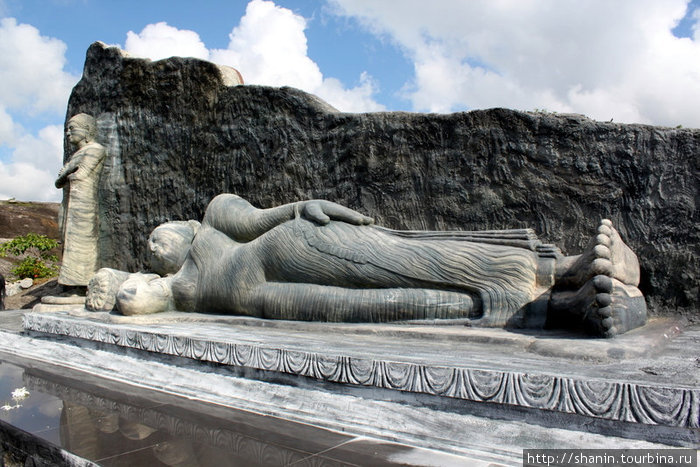 Лежащий Будда — имитация Будды в Полоннаруве Баттикалоа, Шри-Ланка