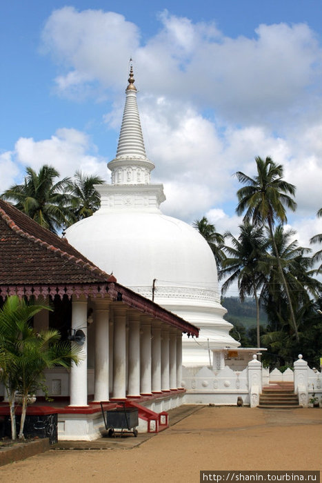 Ступа в монастыре Мутиягана Вихара Бадулла, Шри-Ланка