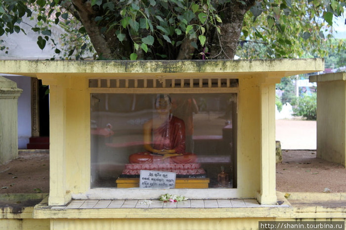 Алтарь в монастыре Мутиягана Вихара Бадулла, Шри-Ланка