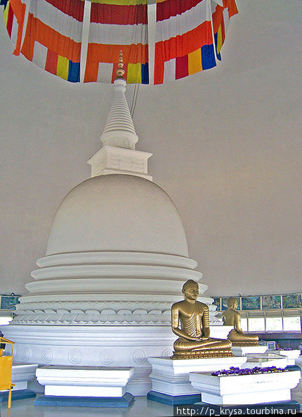 Внутри храма Калутара, Шри-Ланка