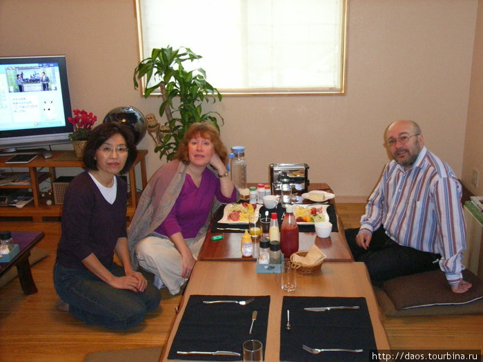 Мы вместе с хозяйкой отеля Нара, Япония