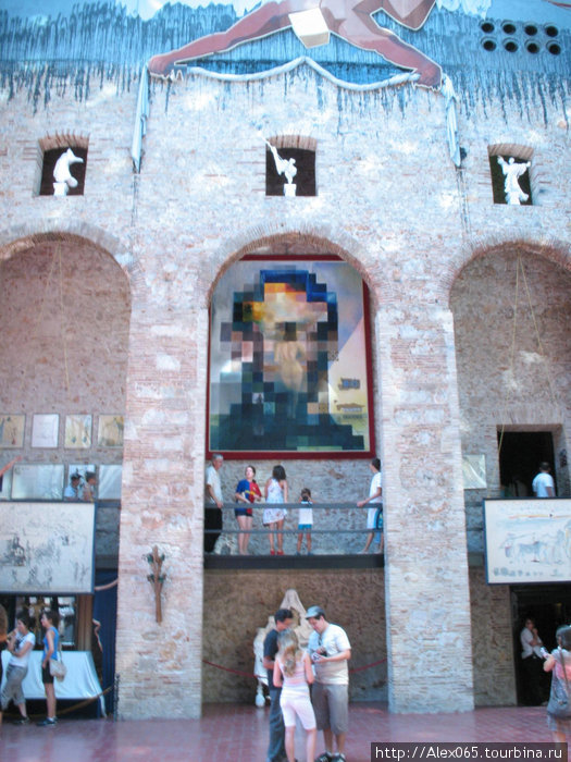 Фигейрос -- музей Сальвадора Дали Барселона, Испания