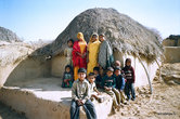 Деревня в пустыне Тар на границе с Пакистаном.