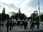 Перед Дворцом Наций постоянно проходят разные митинги, акции протеста, забастовки...