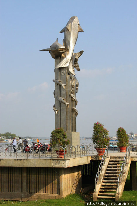 Некий маяк, дающий знать, что вы уже подплыли к городу Вьетнам