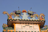 Традиционные драконы, охраняющие храм от злых духов