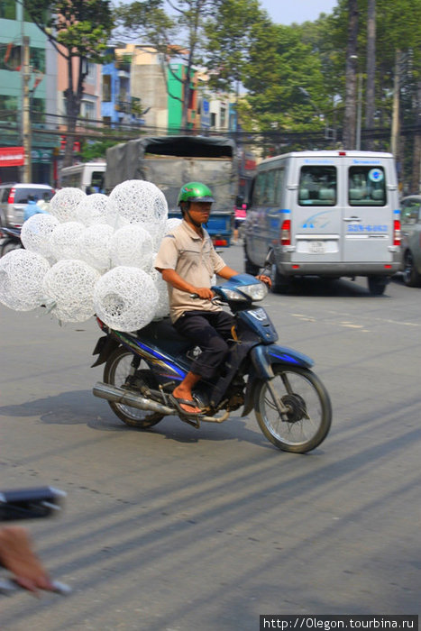 На мотобайке перевезёт всё Хошимин, Вьетнам