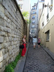 Самая узкая часть улицы Rue d’Orchampt, на которой стоит особняк актрисы Далиды