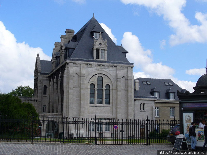церковь Сен-Пьер на Монмартре Париж, Франция