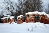 Старинные руины стен Введенского женского монастыря на территории города.