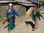 Счастливые улыбки непальских женщин.