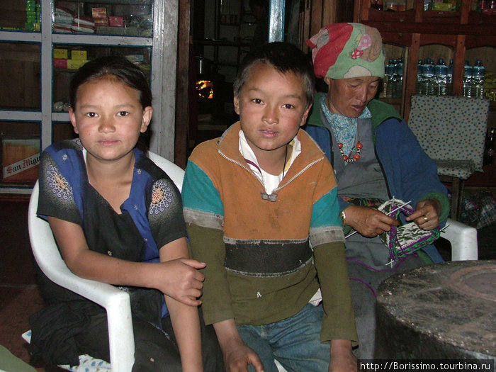 А вот совсем другие лица — из горного селения. Непал