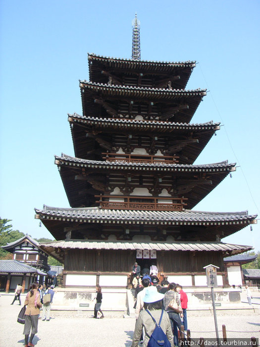Старая деревянная пагода с VII века Икома, Япония