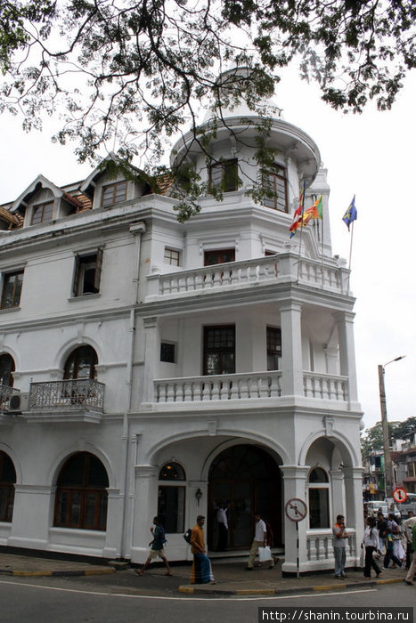 Отель напротив Храма Зуба Канди, Шри-Ланка