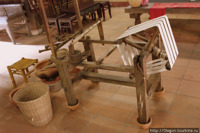 Ткацкий станок. Хойан ценится своим шёлком и изделиями из него Хойан, Вьетнам