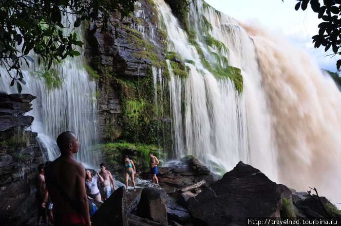 Водопадное счастье в лагуне Канайма Национальный парк Канайма, Венесуэла